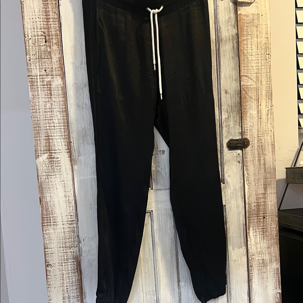 Monrow women’s silky Joggers with Light Drawstring